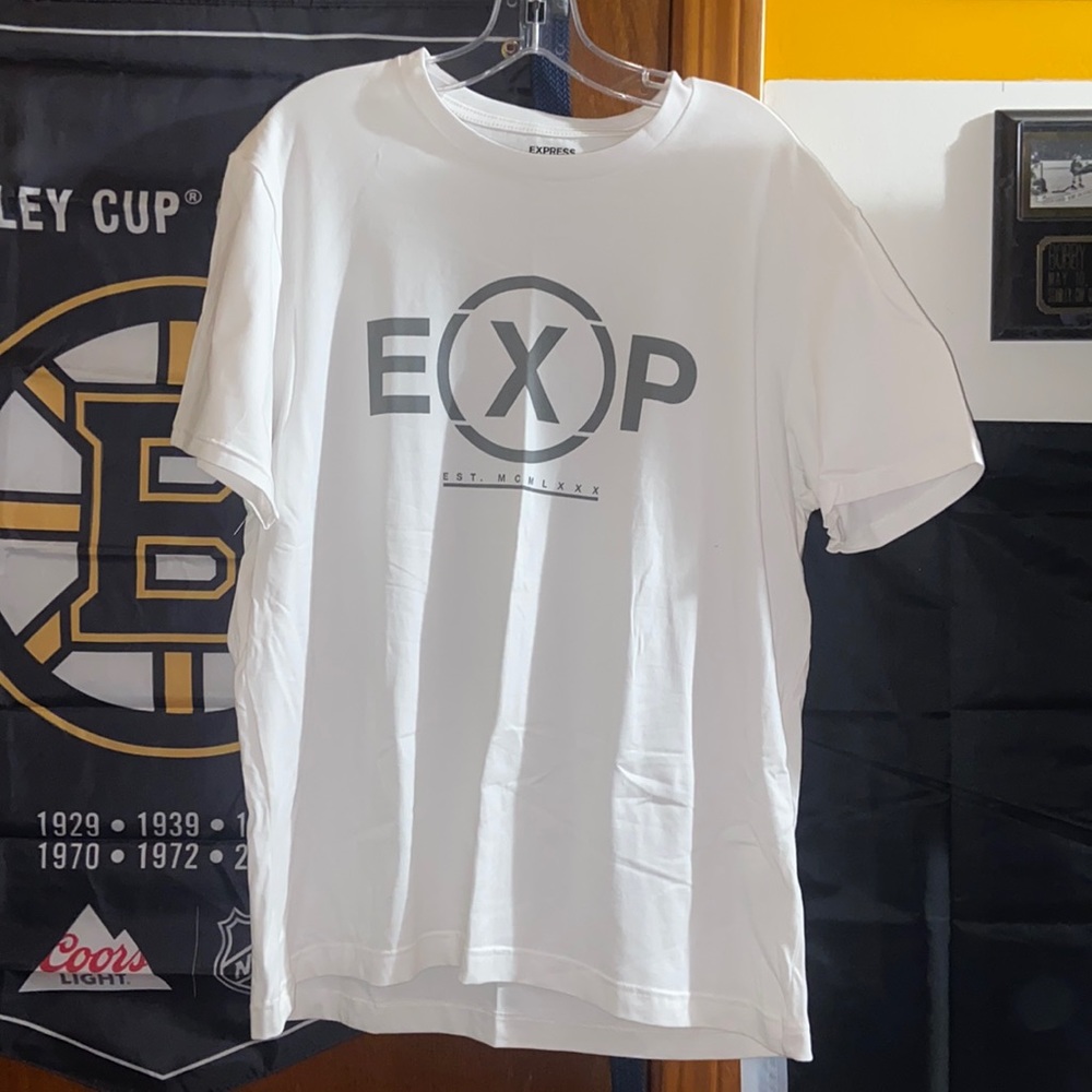 Express Men’s XL tee